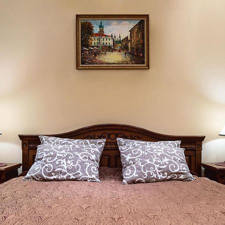 Bed & Breakfast In Downtown Lviv Extérieur photo